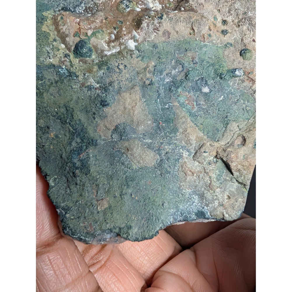 Small Amythyst Geode Cluster - Picture 8 of 8